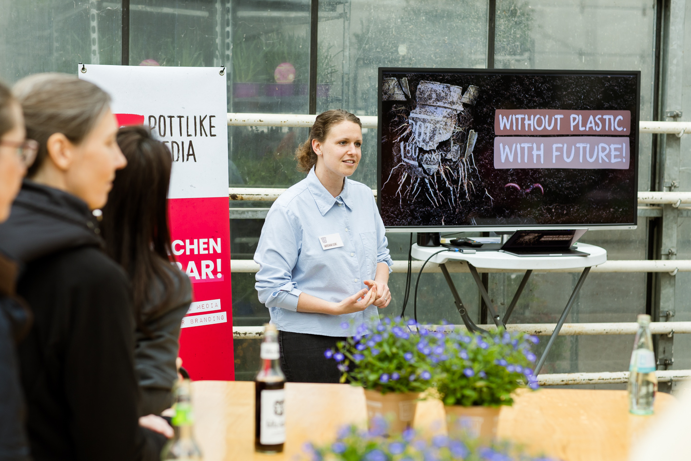 Antonia Cox präsentiert Pottburri